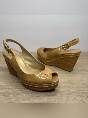 Stuart Weitzman Tan Slingback Peep Toe Patent Leather Wedge Sandal Size 5.5